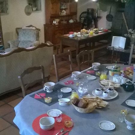 Aux Ronzieres Bed & Breakfast Pouilly-sous-Charlieu ภายนอก รูปภาพ