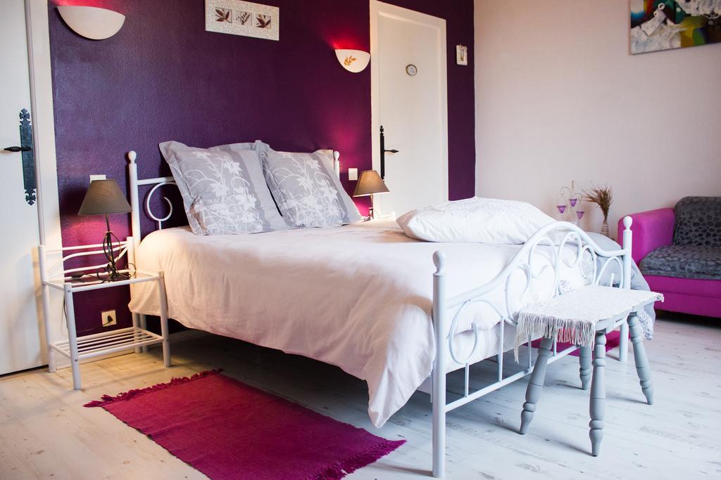 Aux Ronzieres Bed & Breakfast Pouilly-sous-Charlieu ห้อง รูปภาพ