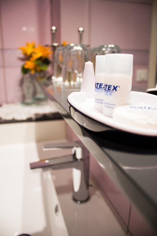 Aux Ronzieres Bed & Breakfast Pouilly-sous-Charlieu ห้อง รูปภาพ