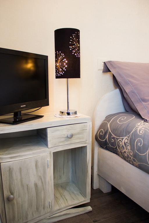 Aux Ronzieres Bed & Breakfast Pouilly-sous-Charlieu ห้อง รูปภาพ