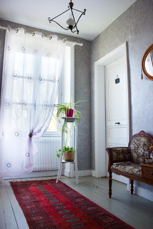 Aux Ronzieres Bed & Breakfast Pouilly-sous-Charlieu ภายนอก รูปภาพ