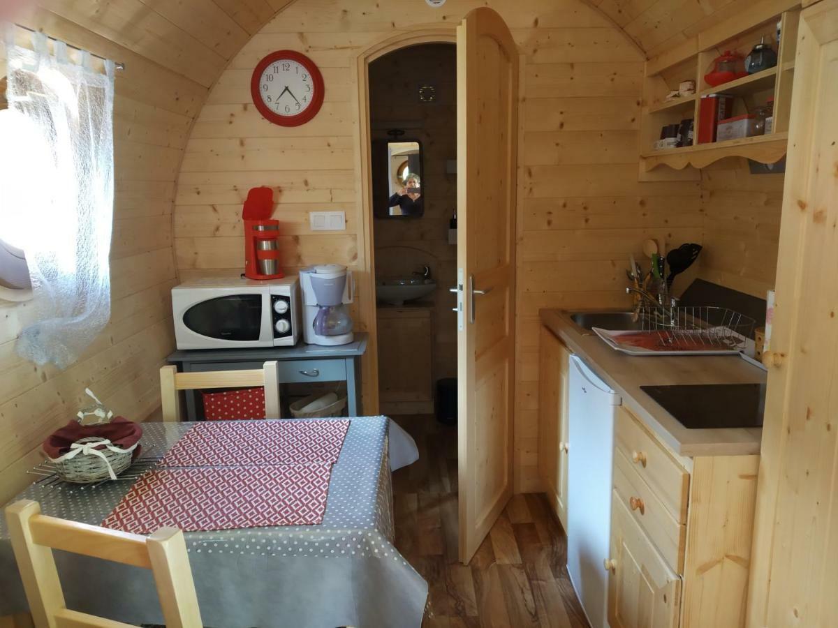 Aux Ronzieres Bed & Breakfast Pouilly-sous-Charlieu ภายนอก รูปภาพ